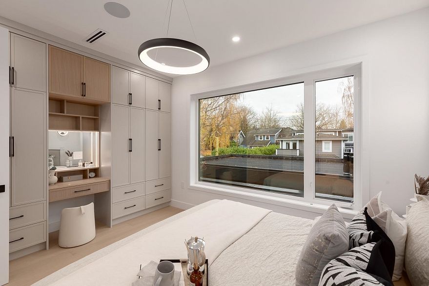 3 2976 W 13th Avenue