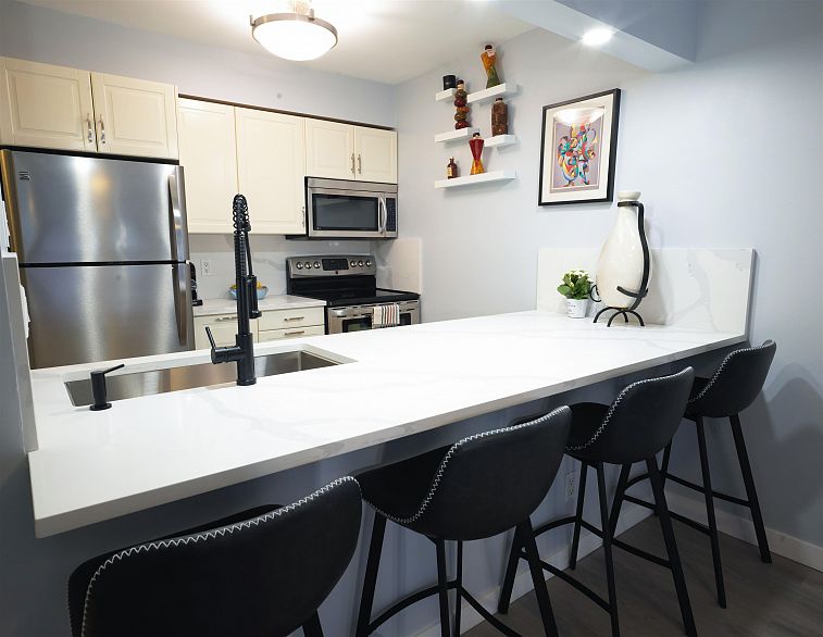 204 1550 Mariner Walk