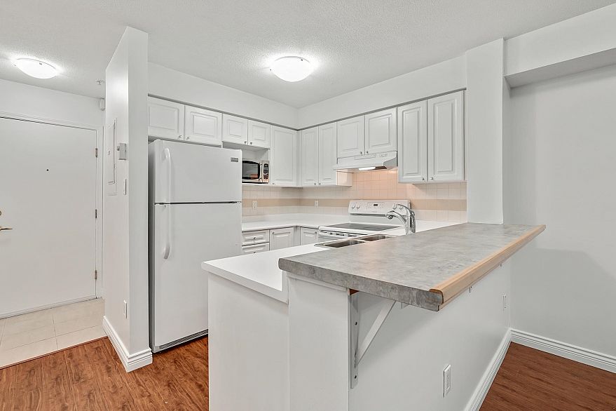 102 8989 Hudson Street