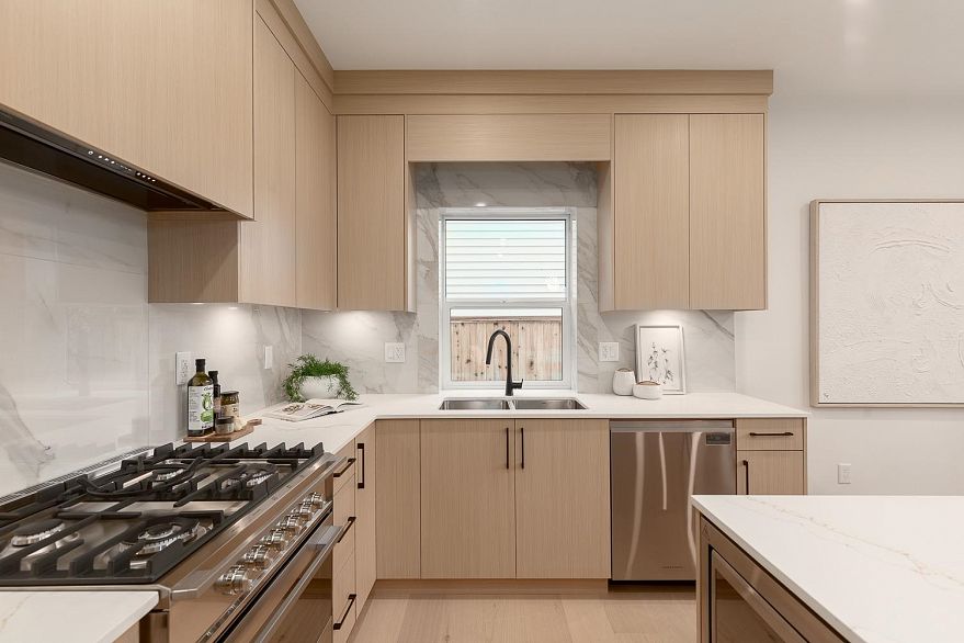 1 3508 E Pender Street