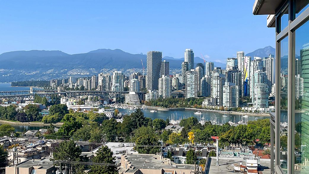 1106 1068 W Broadway