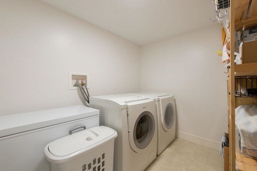 5952 Chancellor Mews