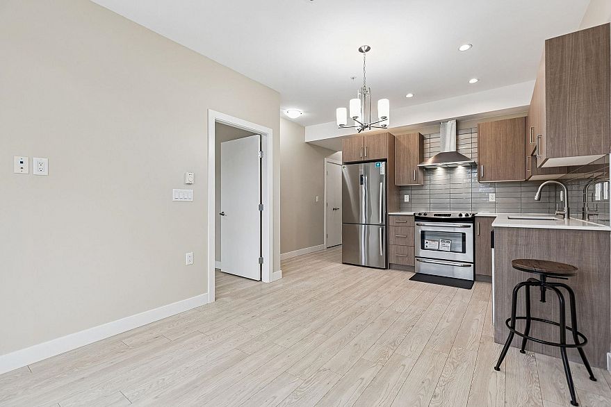 212 1838 Renfrew Street