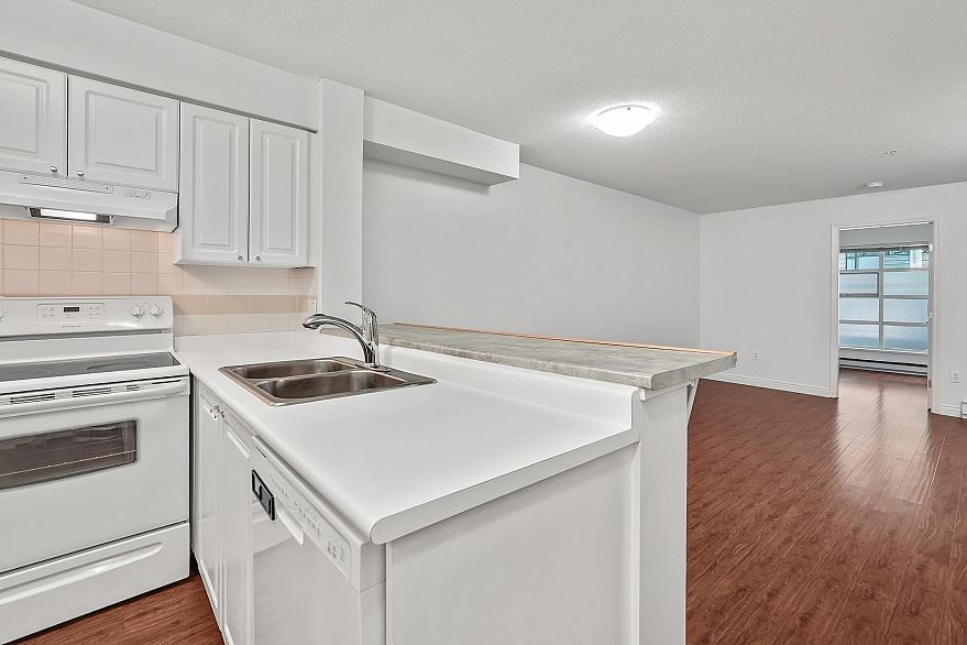 102 8989 Hudson Street