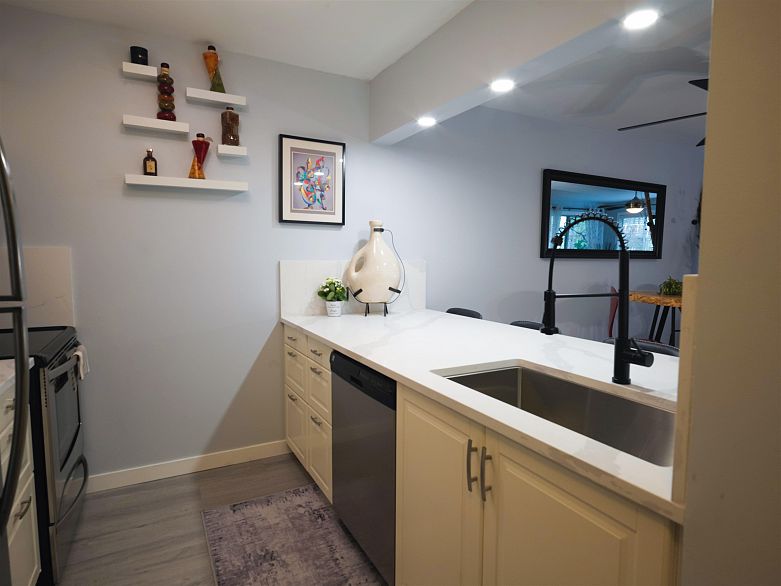 204 1550 Mariner Walk