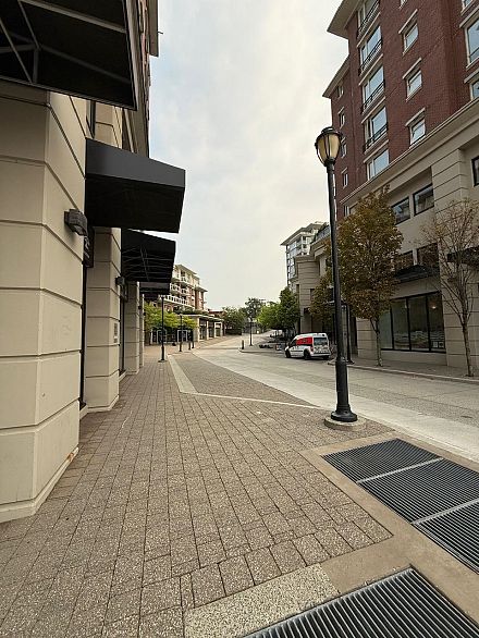 302 4028 Knight Street