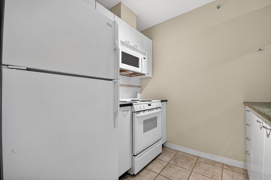 801 1367 Alberni Street