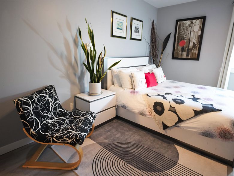 204 1550 Mariner Walk