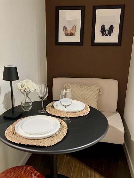 1106 1068 W Broadway