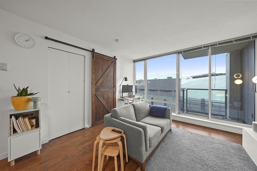 703 131 Regiment Square