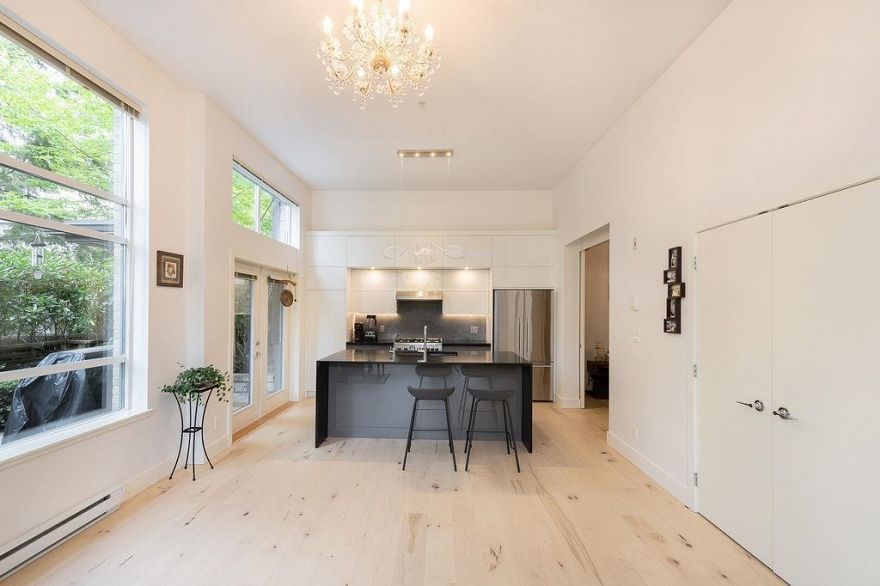 5952 Chancellor Mews