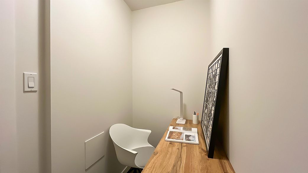 1106 1068 W Broadway