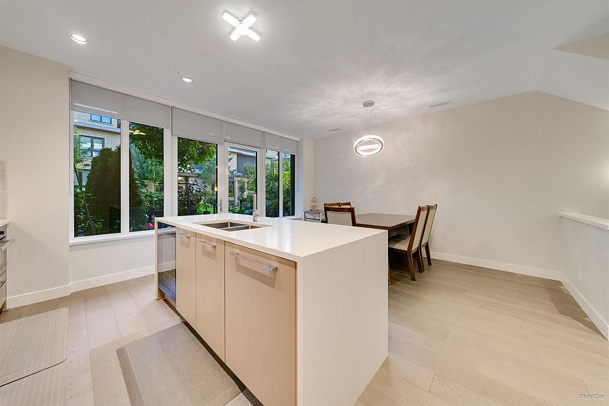 5336 University Boulevard