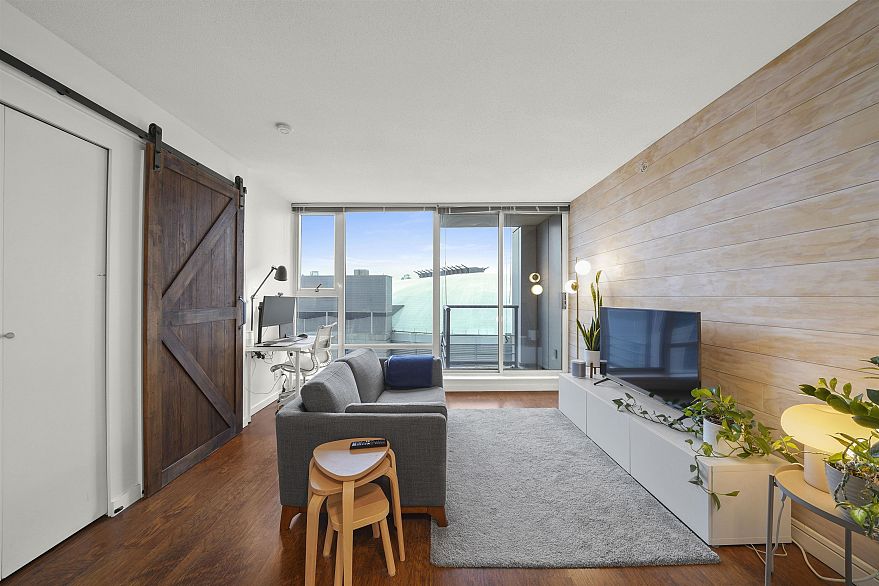 703 131 Regiment Square