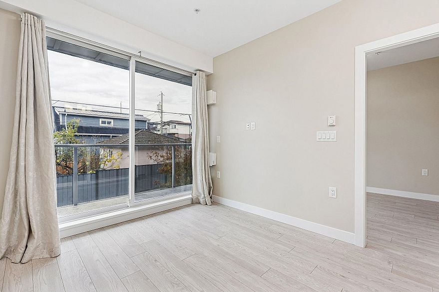 212 1838 Renfrew Street