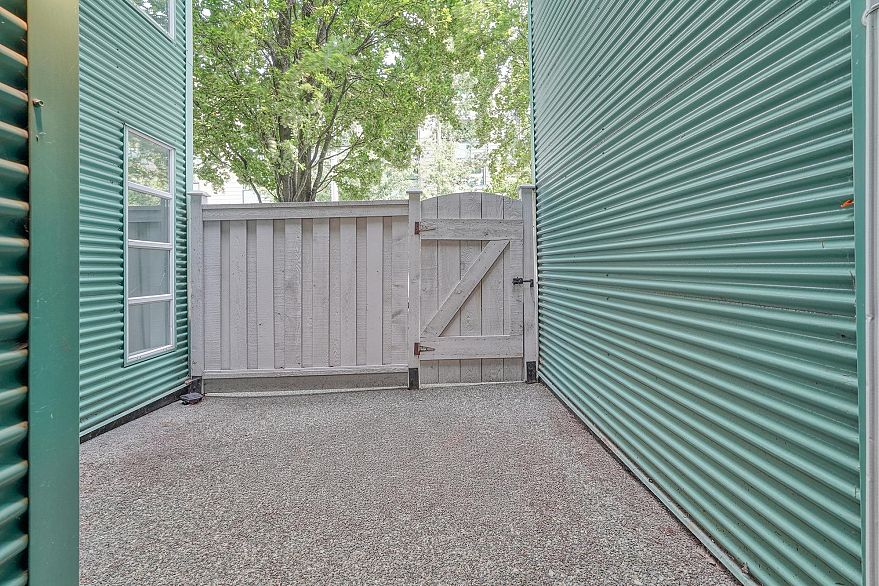 102 8989 Hudson Street