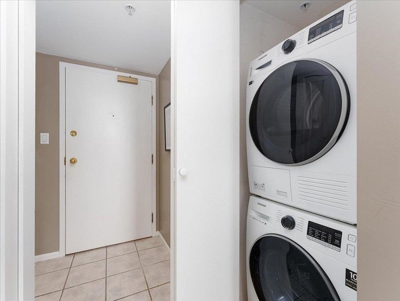 704 288 E 8th Avenue