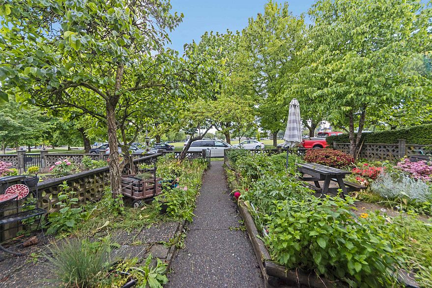 7396 Sherbrooke Street