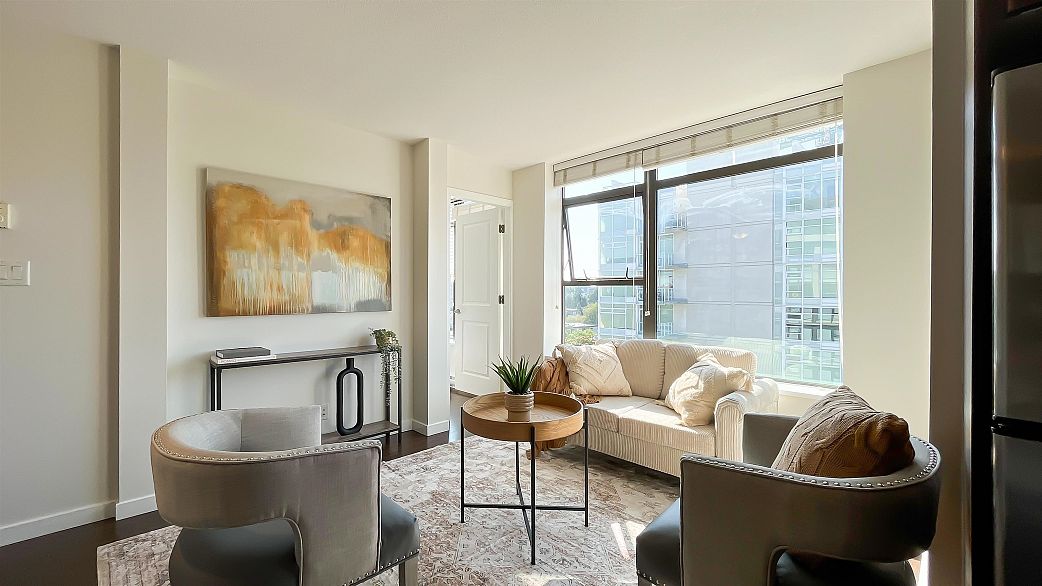 1106 1068 W Broadway