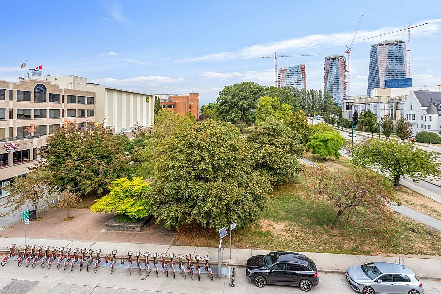 405 1808 W 1st Avenue