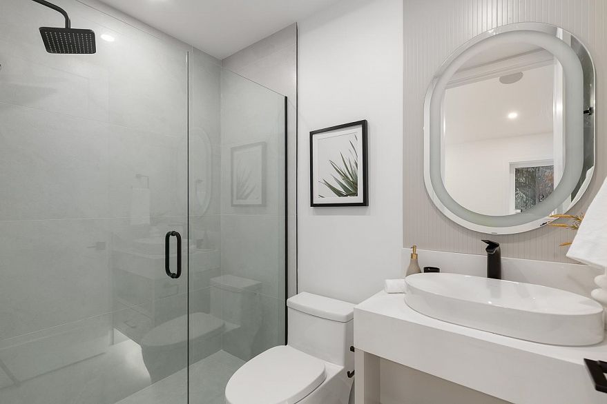 3 2976 W 13th Avenue