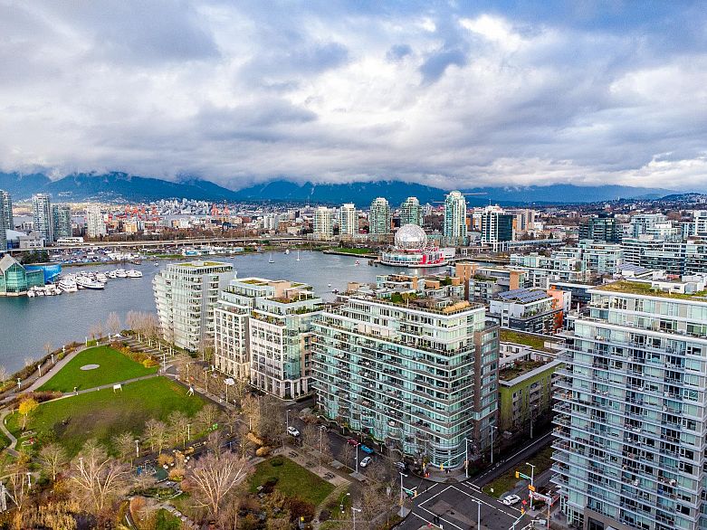 502 1833 Crowe Street