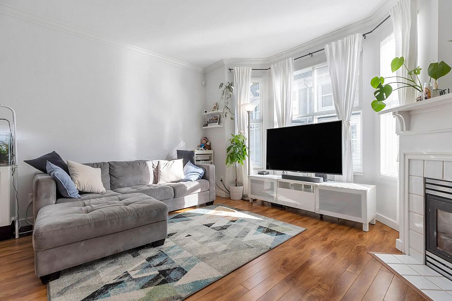 8533 Aquitania Place