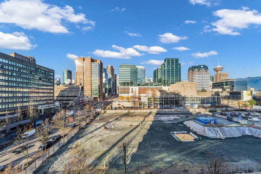 909 161 W Georgia Street