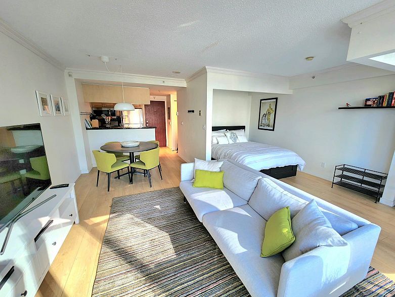 928 RICHARDS STREET, Vancouver BC V6B 3C1