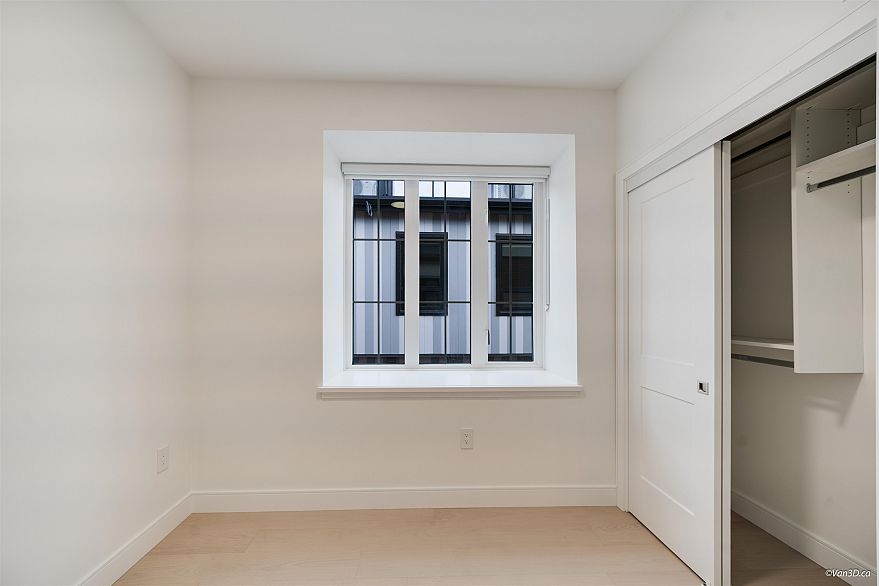 208 918 W 32nd Avenue