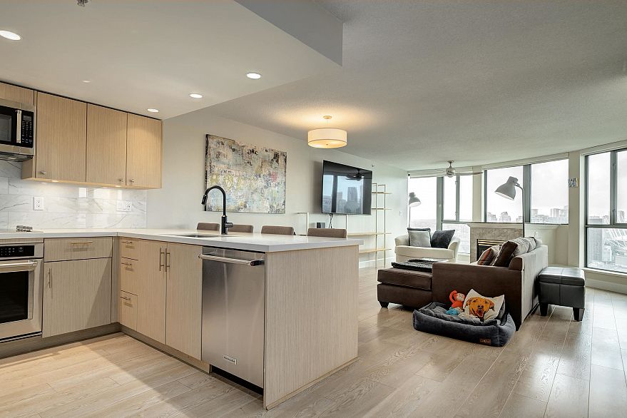 2504 1088 QUEBEC STREET, Vancouver BC V6A 4H2