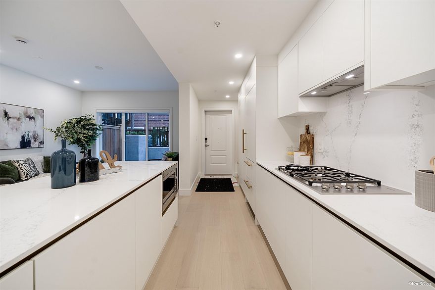 110 918 W 32nd Avenue