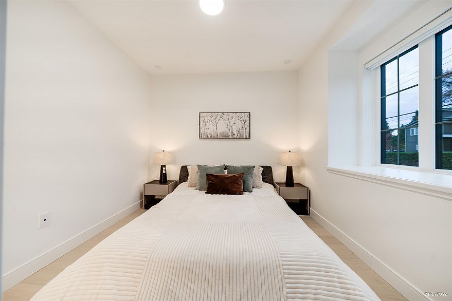 110 918 W 32nd Avenue