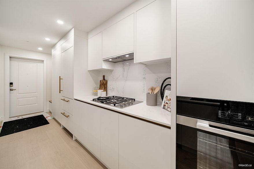 110 918 W 32nd Avenue