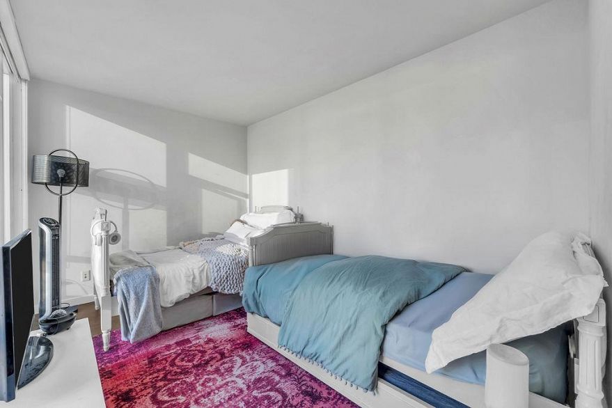 909 161 W Georgia Street