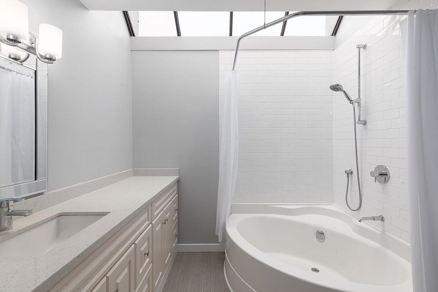 306 1775 W 10th Avenue