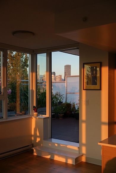 701 1808 W 3rd Avenue