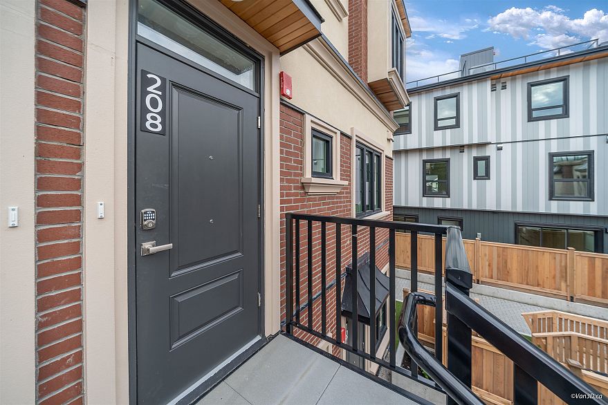 208 918 W 32nd Avenue