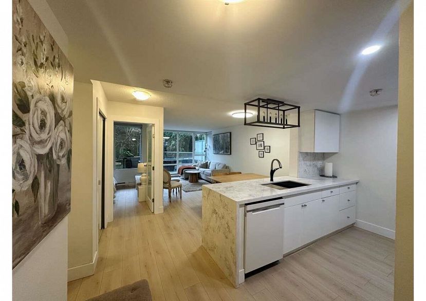 202 1033 Marinaside Crescent