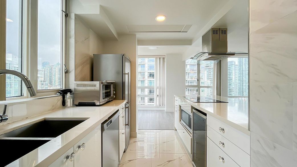 1602 1201 Marinaside Crescent