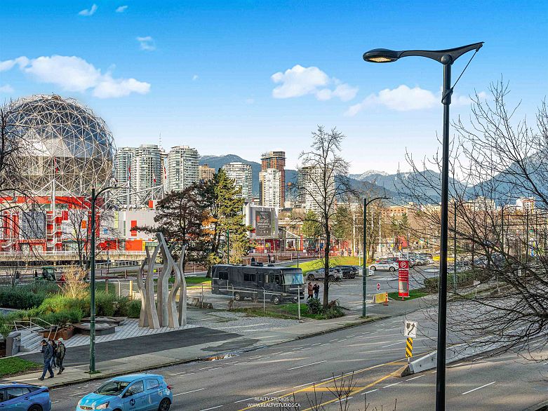 306 1618 Quebec Street