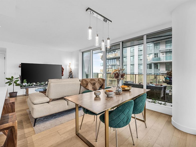 1401 1365 Davie Street