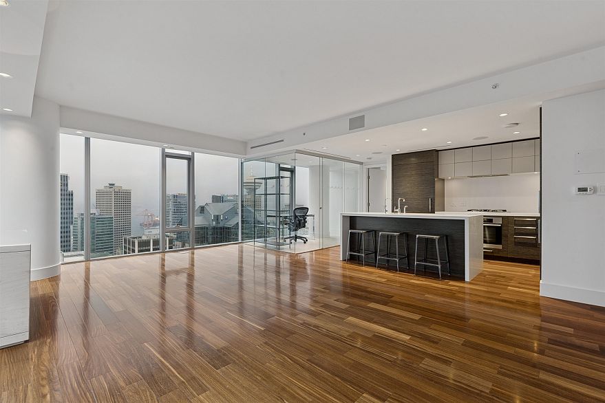 2702 667 Howe Street