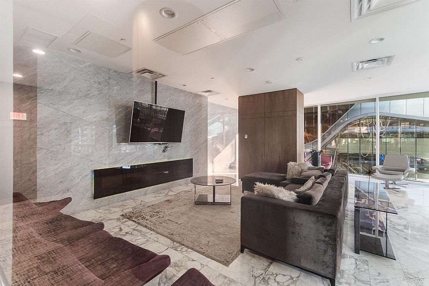 912 68 Smithe Street