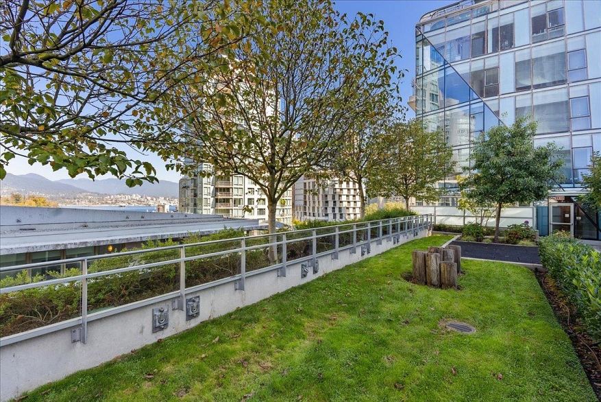 402 1477 W Pender Street