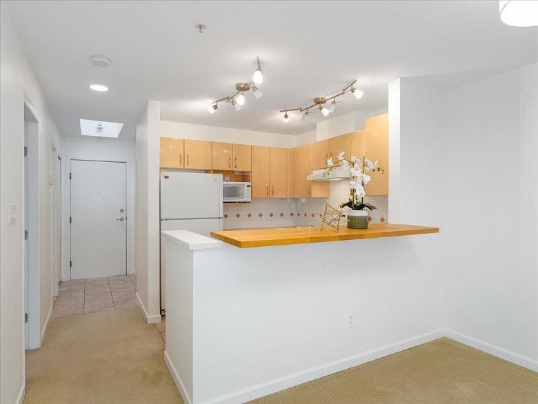 408 3083 W 4th Avenue