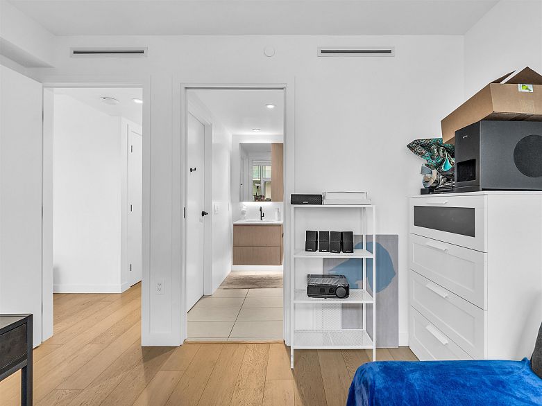 1401 1365 Davie Street