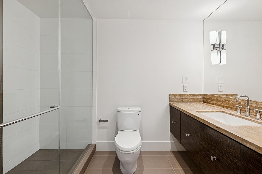 2702 667 Howe Street