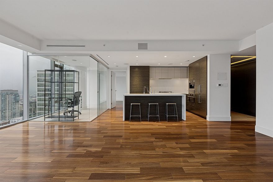 2702 667 Howe Street