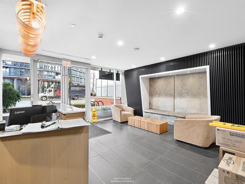 306 1618 Quebec Street